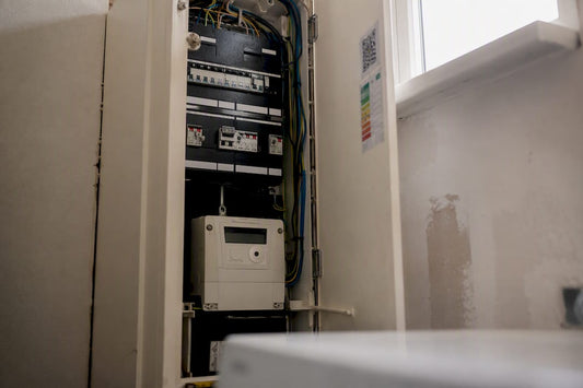 De meterkast in de bijkeuken van een Nederlands huis
